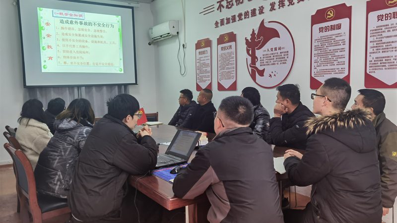 定制课程的价格通常由以下几个因素构成：